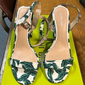 Floral green and white mckaria Gianni bini block heel